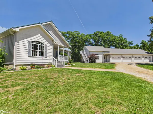 2461 Carbide LN, Keokuk, IA 52632