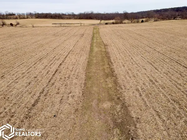 - Umber Ave, Lockridge, IA 52635