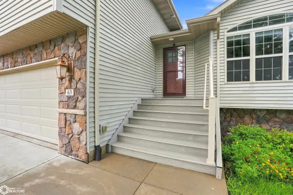 63 Colchester DR, Iowa City, IA 52245