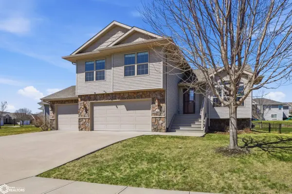 63 Colchester DR, Iowa City, IA 52245