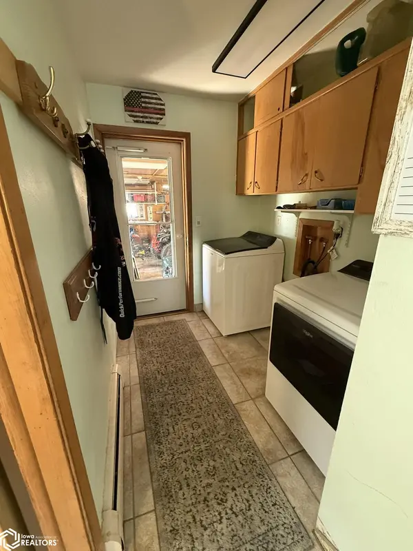 627 1st St ST, Rockwell, IA 50469
