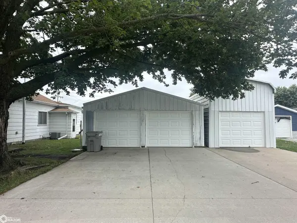 65 13 AVE, Albia, IA 52531-2668