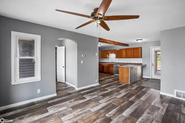415 College Hill Ave, Oskaloosa, IA 52577