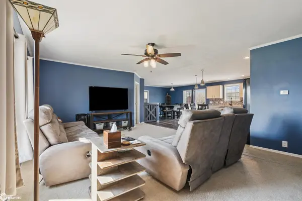 2825 New London RD, New London, IA 52645