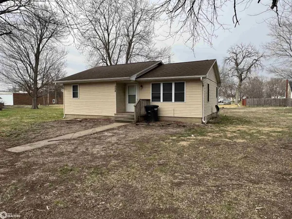 504 Pleasant ST, Oakville, IA 52646