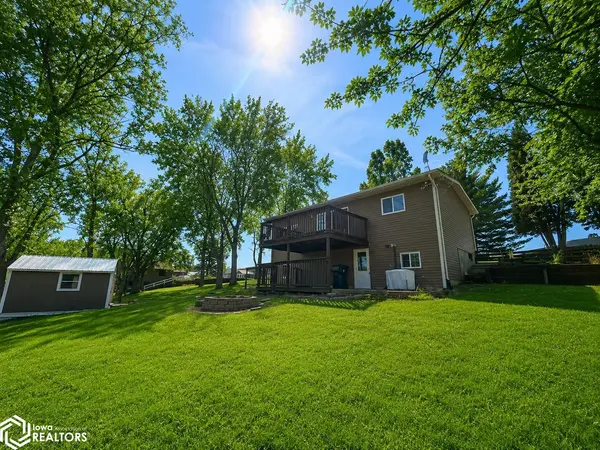 1279 Holiday LN, Brooklyn, IA 52211
