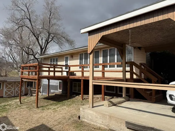 402 S Columbia ST, Bloomfield, IA 52537