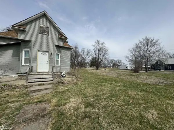 213 E Main ST, Seymour, IA 52590