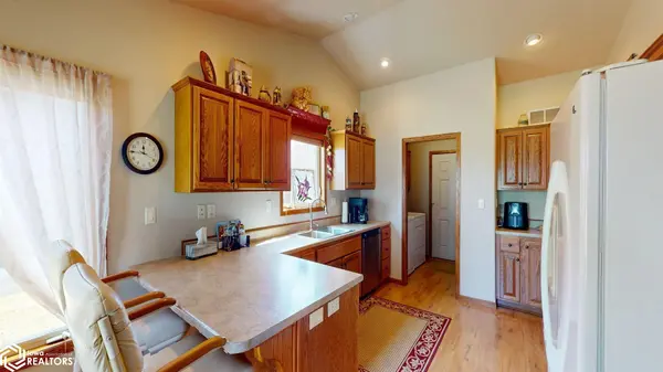 20 E Venetian Dr, Clear Lake, IA 50428