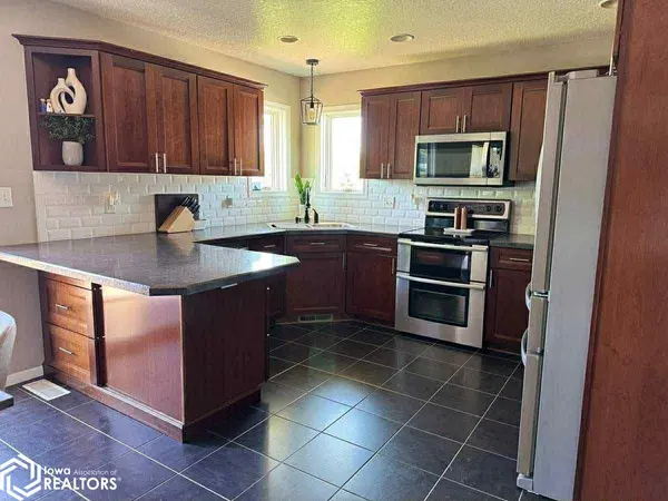 306 Briarwood BND, Jefferson, IA 50129