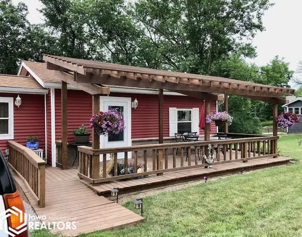 1410 E Ridge DR, Brooklyn, IA 52211