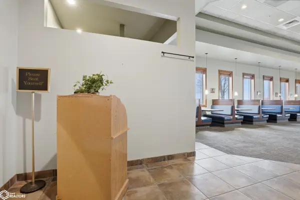 1780 Stonegate Center DR, Burlington, IA 52601