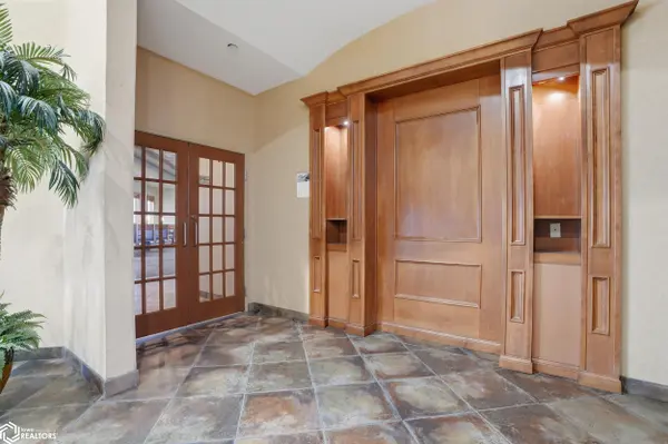 1780 Stonegate Center DR, Burlington, IA 52601