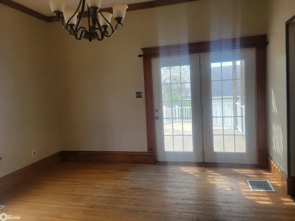 207 W Jackson ST, Mount Ayr, IA 50854