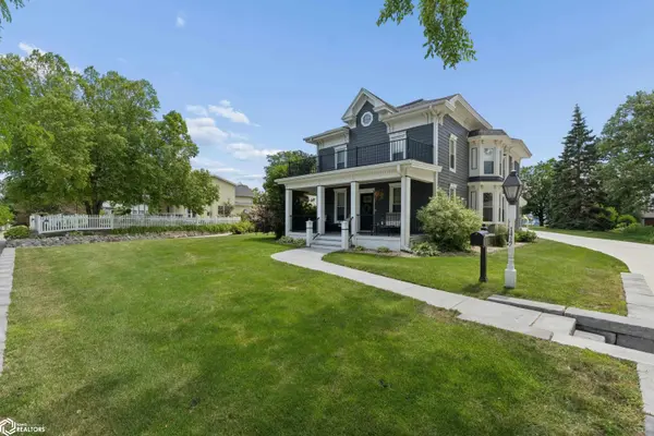 1417 Main AVE, Clear Lake, IA 50428