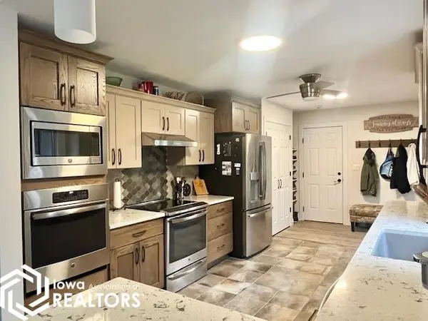 4006 Sycamore DR, Mount Pleasant, IA 52641
