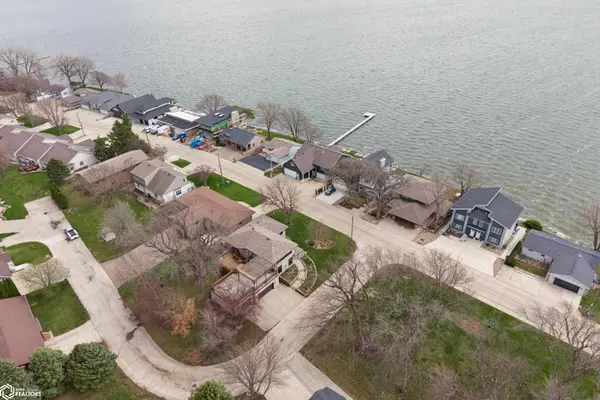 3514 N Shore Dr, Clear Lake, IA 50428