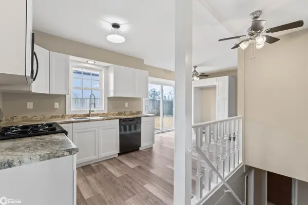 330 N AVE, Nevada, IA 50201
