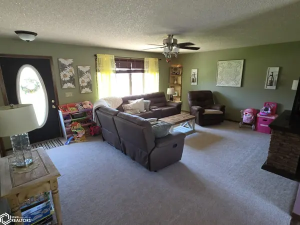 224 W 9th ST, Kanawha, IA 50447