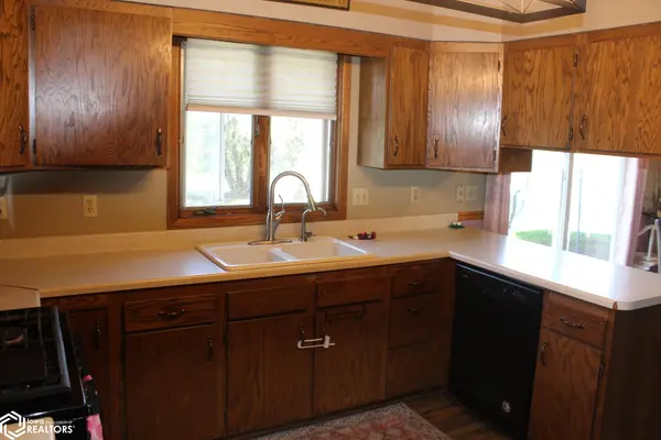 224 W 9th ST, Kanawha, IA 50447