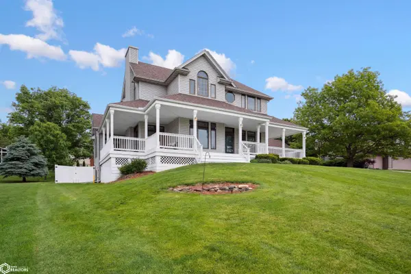2310 Knollway DR, Marshalltown, IA 50158