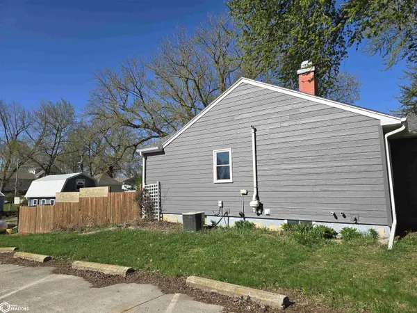 413 Glad ST, Schleswig, IA 51461