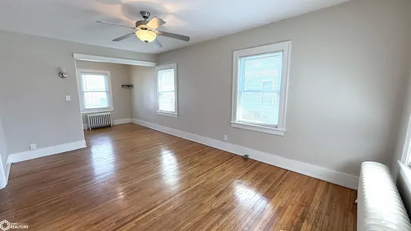 107 S Rhode Island AVE, Mason City, IA 50401