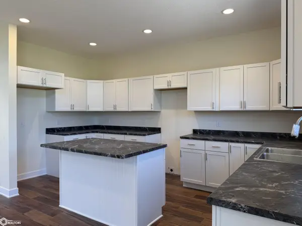 1218 N 18th ST, Chariton, IA 50049