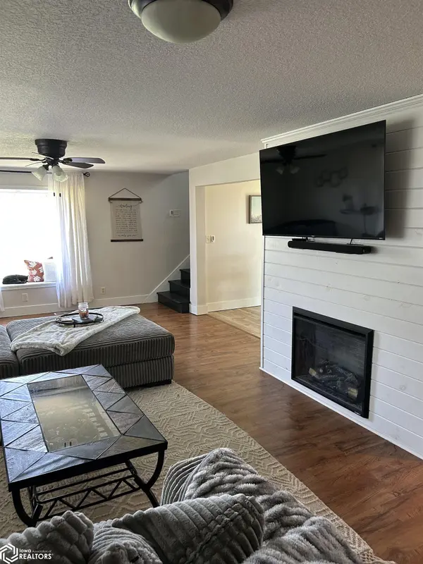 814 Oskaloosa RD, Beacon, IA 52534