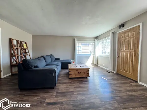 1605 Sparboe CT, Webster City, IA 50595