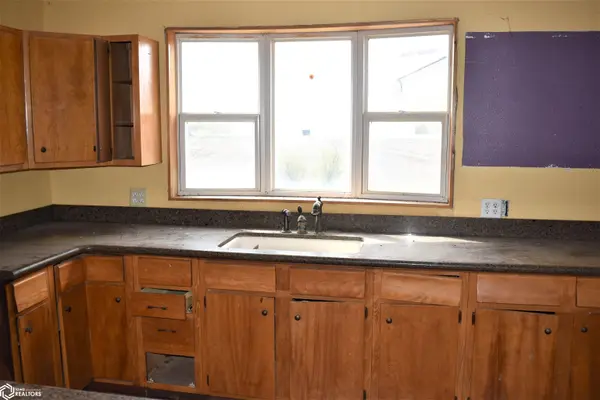 1614 Commercial, Iowa Falls, IA 50126