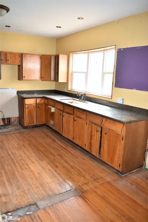 1614 Commercial, Iowa Falls, IA 50126