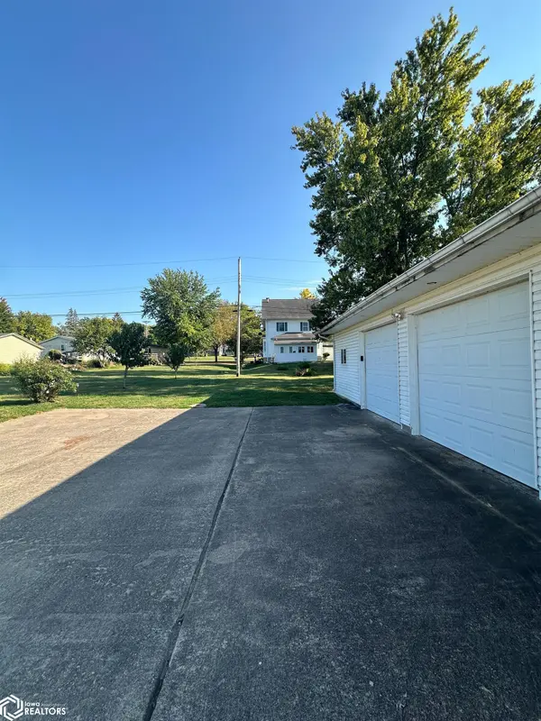 381 E 3rd ST, Dallas City, IL 62330
