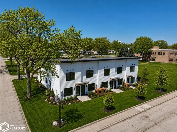 326 S 11th St, Sac City, IA 50583