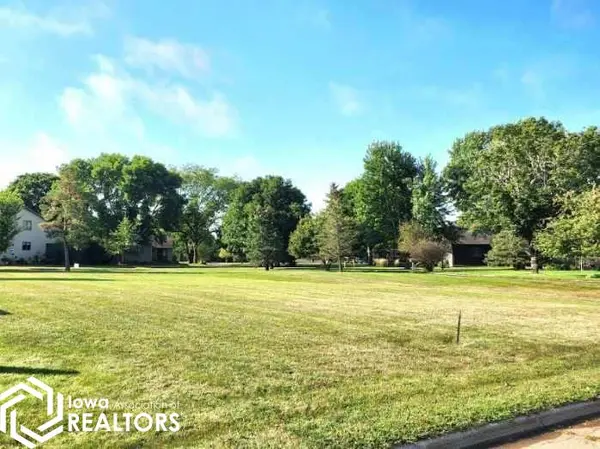 45 Ridge Rd, Mason City, IA 50401