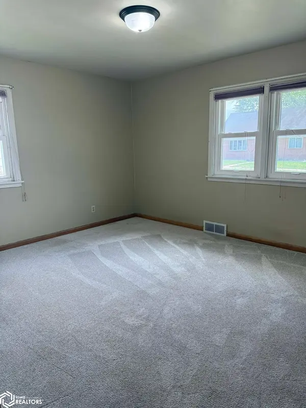 930 16th St., Mason City, IA 50401
