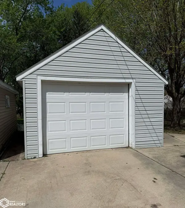 930 16th St., Mason City, IA 50401