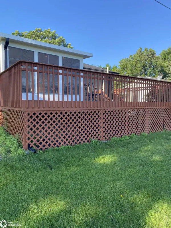 28 Spruce DR, Eagle Grove, IA 50533