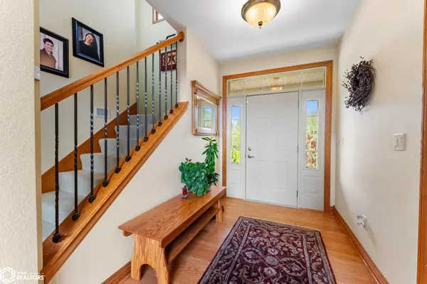 1402 Ridgeview CT, Washington, IA 52353