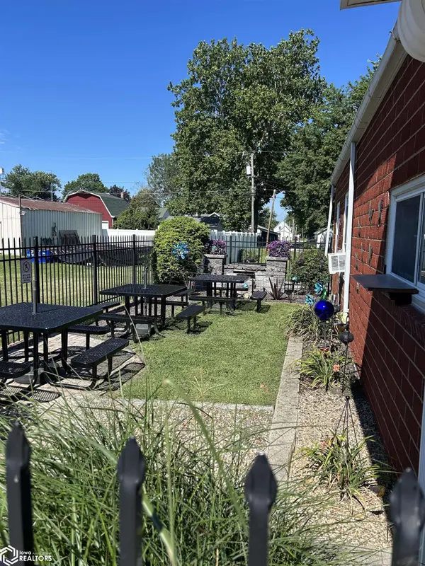 322 4Th ST, West Point, IA 52656