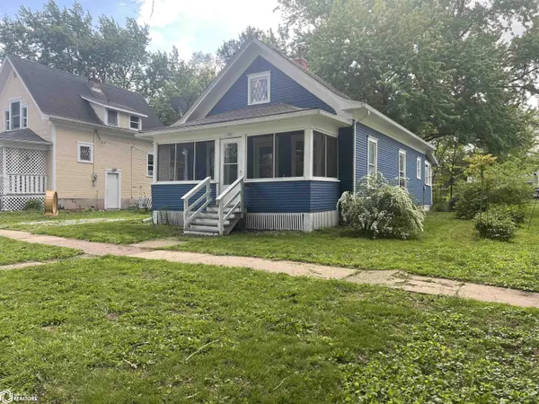 702 S 3Rd ST, Fairfield, IA 52556
