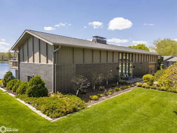 154 Lakeview Dr, Mason City, IA 50401