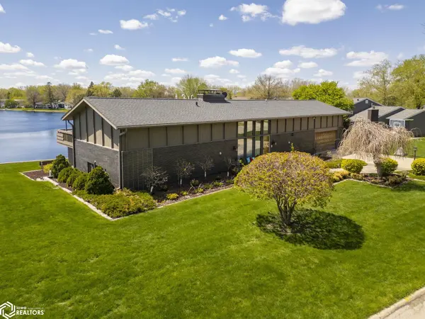 154 Lakeview Dr, Mason City, IA 50401