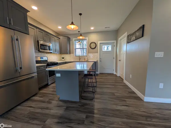 1610 W 7th Ave, Clear Lake, IA 50428