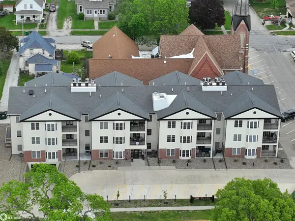 209 W jefferson ST #17, Winterset, IA 50273