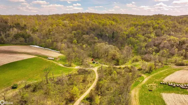 38346 Cherry Valley RD, Guttenberg, IA 52052