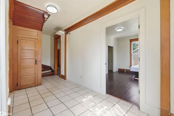 1221 Main ST, Grinnell, IA 50112