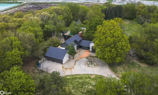 5745 SW Maffitt Lake Rd, West Des Moines, IA 50265