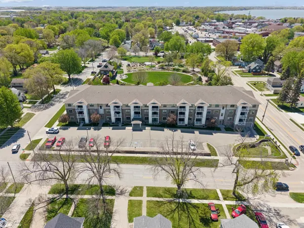 809 7th Ave N #313, Clear Lake, IA 50428