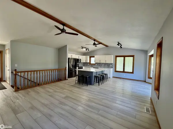 605 Fairview DR, Oskaloosa, IA 52577